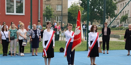 Powiększ grafikę: zakonczenie-roku-szkolnego-klas-1-3-634751.jpg