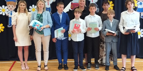 Powiększ grafikę: zakonczenie-roku-szkolnego-klas-iv-vii-630311.jpg