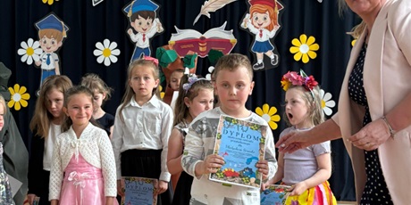 Powiększ grafikę: zakonczenie-roku-w-oddziale-przedszkolnym-628522.jpg