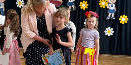 Powiększ grafikę: zakonczenie-roku-w-oddziale-przedszkolnym-628556.jpg