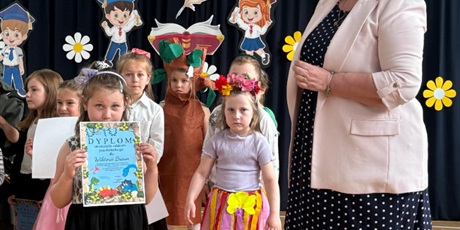 Powiększ grafikę: zakonczenie-roku-w-oddziale-przedszkolnym-628567.jpg