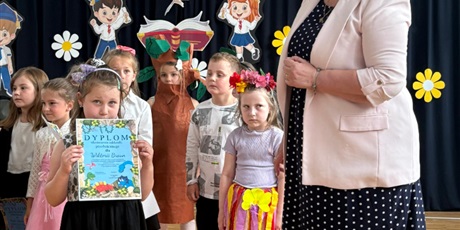 Powiększ grafikę: zakonczenie-roku-w-oddziale-przedszkolnym-628583.jpg