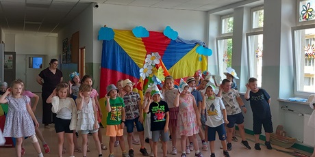 Powiększ grafikę: zlap-lato-za-reke-704584.jpg